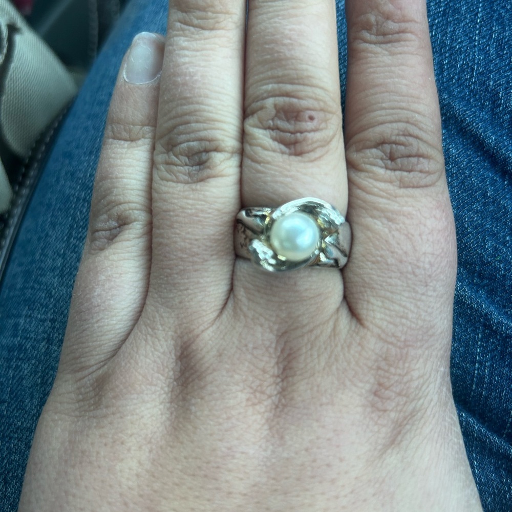 Elegant Silver Pearl Ring